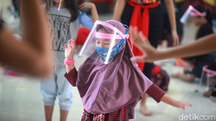 Penyintas COVID-19 Bagikan Tips Jitu Agar Anak Patuh Pakai Masker