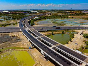 Penampakan Terkini Flyover Teluk Lamong