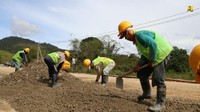 Untuk pembangunan jalan perbatasan yang telah konstruksi adalah Jalan Long Semamu Long Bawan 3 sepanjang 1,2 Km dengan progres 0,38%, Jalan Long Semamu Long Bawan 4 sepanjang 1,8 Km progres fisik 1,6% dan biaya Rp 20,9 miliar, Jalan Long Boh Metulang  Long Nawang sepanjang 3,5 Km progresnya 37,12%, dan Jalan Long Boh  Metulang  Long Nawang 2 sepanjang 2,5 Km dengan progres 33,7%. Sementara untuk 4 ruas sisanya masih dalam tahap persiapan lelang yakni Jalan Malinau Semamu 1 sepanjang 1,4 Km, Jalan Long Semamu Long Bawan sepanjang 2 Km, Jalan Long Semamu Long Bawan 2 sepanjang 2,1 Km, dan Jalan Long Nawang sepanjang 400 meter. Foto: Dok. Kementerian PUPR