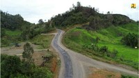 Kementerian PUPR juga digunakan untuk melanjutkan pembangunan akses perbatasan seperti  Ruas Jalan Malinau - Long Semamu – Long Bawan - Long Midang (Indonesia) – Lawas (Sarawak, Malaysia) sepanjang 8,5 Km dari total panjang 198,71 Km, Ruas Jalan Malinau - Mensalong – Tau Lumbis - Keningau (Sabah, Malaysia) sepanjang 221,73 Km, dan Ruas Jalan Malinau - Langap - Long Kemuat - Long Nawang (Indonesia) - Sibu (Serawak, Malaysia) sepanjang 6,4 Km dari total panjang 443,43 Km. Foto: Dok.Kementerian PUPR