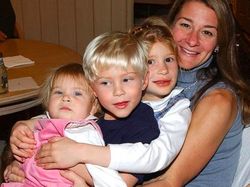 Remaja Cantik Ini Anak Bungsu Bill Gates