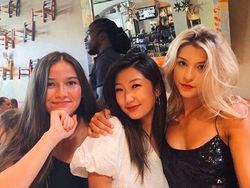 Remaja Cantik Ini Anak Bungsu Bill Gates