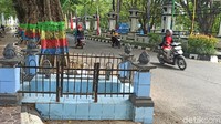 Plt Kasi Sejarah dan Cagar Budaya Dinas Pendidikan dan Kebudayaan (Dindikbud) Demak Ahmad Widodo mengatakan, alasan tidak memindahkan makam Kiai Singkil adalah sebagai cagar budaya dan upaya menghormati syuhada yang berjuang untuk Demak.