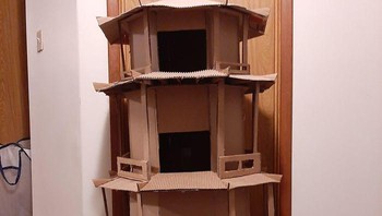Rumah kucing berbentuk menara pagoda China. Foto: Boredpanda