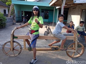 Melihat Sepeda Ontel Dua Muka Berbahan Limbah Kayu di Klaten