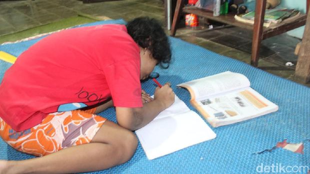 Vea (11), bocah disabilitas yang sampaikan pesan ingin sekolah kepada Gubernur Jateng Ganjar Pranowo, Sabtu (8/8/2020).
