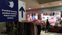Pasar tetap buka dengan menerapkan protokol kesehatan ketat.