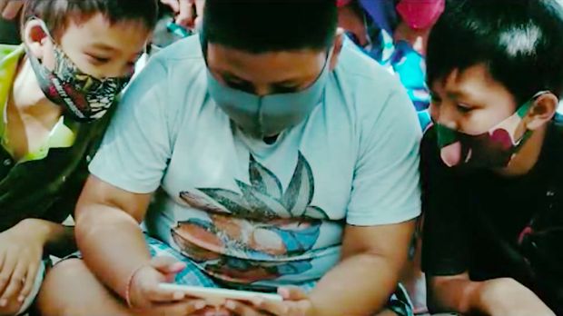 Anak Pulau Barrang Lompo Belajar Online