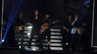 Kolaborasi Ari Lasso, Once Mekel dan Dewa 19 tampil saat Smartfren WOW Virtual Concert 2020 di Jakarta, Sabtu (8/8/2020).