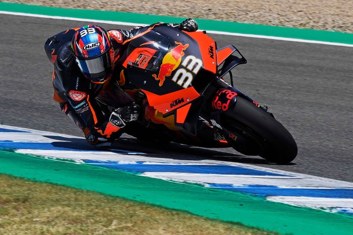 JEREZ DE LA FRONTERA, SPAIN - JULY 25: Brad Binder of Germany and Red Bull KTM Factory Racing  rounds the bend during the MotoGP of Andalucia - Qualifying at Circuito de Jerez on July 25, 2020 in Jerez de la Frontera, Spain. (Photo by Mirco Lazzari gp/Getty Images)