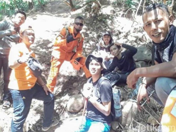 Seorang pendaki Bukit Piramid Bondowoso jatuh ke jurang puluhan meter. Korban merupakan pelajar SMA di Bondowoso.