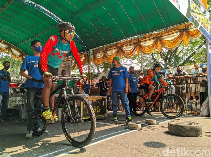 Bupati Cup Ponorogo Drag Bicycle 2020 digelar. Ini digelar untuk menggairahkan kembali perlombaan di tengah pandemi COVID-19, dengan memperhatikan protokol kesehatan.
