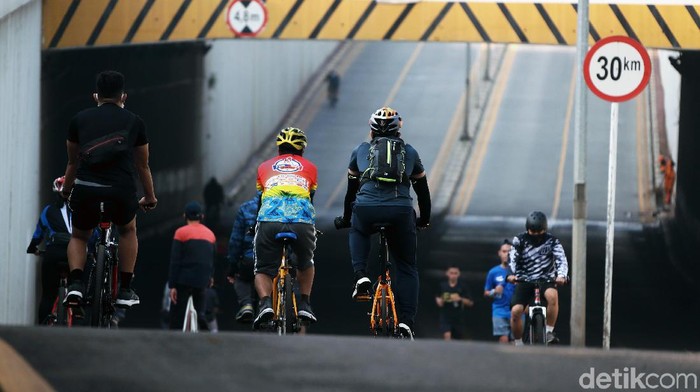CFD di JLNT Antasari Dikuasai Pesepeda Car Free Day (CFD) berlangsung di Jalan Layang Non-Tol (JLNT) Pangeran Antasari, Jakarta, Minggu(09/08/2020). Pengunjung CFD didominasi oleh para pesepeda.
