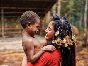 Claresta Taufan Jatuh Hati Sejatuh-jatuhnya kepada Papua