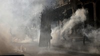 Demonstrasi berakhir ricuh di Beirut, Lebanon mengakibatkan korban. Baik itu di pihak polisi maupun di pihak demonstran. AP Photo/Hussein Malla.