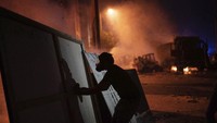 Seorang polisi disebut tewas. Hal itu disampaikan oleh kepolisian melalui akun twitternya. AP Photo/Felipe Dana.