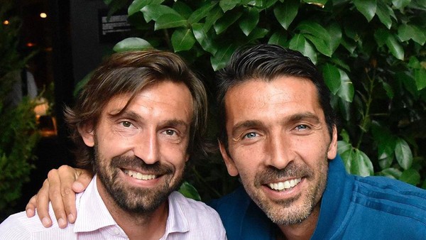 Foto: Dari Rekan Setim Saat Main Bola, Kini Jadi Pelatihnya