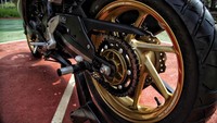 Honda CBR250RR SP Quick Shifter juga ditemani kehadiran Assist/Slipper Clutch yang membuat pengoperasian kopling lebih ringan. Foto: Pradita Utama