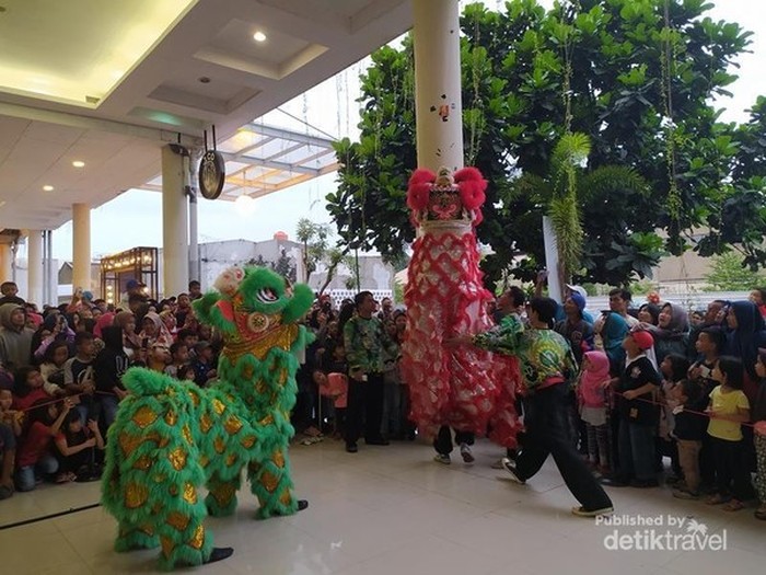 Imlek dan barongsai