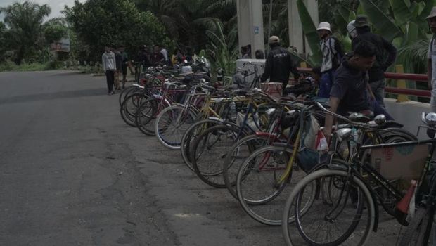 Komunitas sepeda onthel di Jambi.