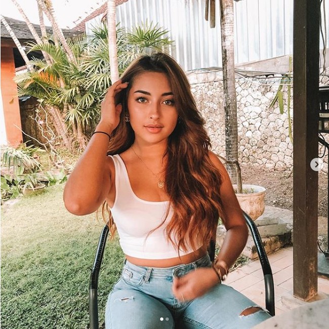 Seolah membenarkan bahwa postingan sebelumnya dia memang menyindir The Connell Twins, pada unggahan lainnya di Instagram Story, Jennifer Coppen mengunggah video saat kembar Connell berseteru dengan Meldi. Kali ini Jennifer menyebut Meldi lebih baik dari The Connell Twins karena tak sampai menjual diri demi uang. Foto: Dok. Instagram @jennifercoppenreal20.