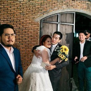 Kisah-kisah Miris Mereka yang Datang ke Pernikahan Mantan, Jagain Jodoh Orang Kisah-kisah Miris Mereka yang Datang ke Pernikahan Mantan, Jagain Jodoh Orang