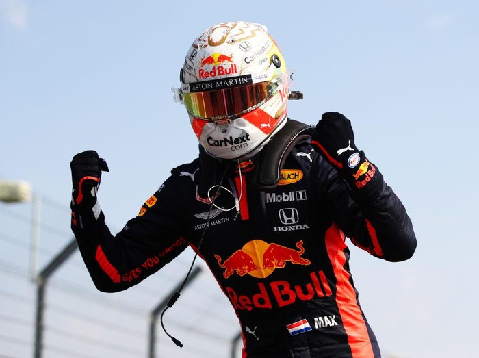 NORTHAMPTON, ENGLAND - AUGUST 09: Race winner Max Verstappen of Netherlands and Red Bull Racing celebrates in parc ferme during the F1 70th Anniversary Grand Prix at Silverstone on August 09, 2020 in Northampton, England. (Photo by Bryn Lennon/Getty Images)