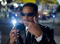 Sinopsis Men In Black 3: Ketika Agen J Kembali ke 1969 untuk Selamatkan K