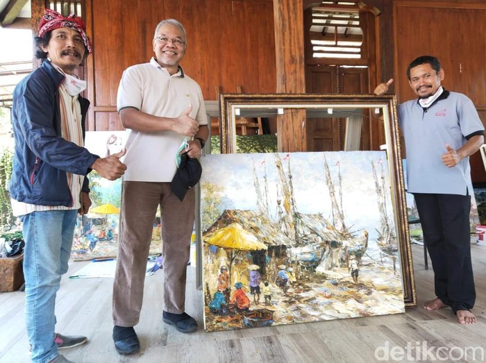 Sektor pariwisata Banyuwangi tak bisa dipungkiri mampu menyedot wisatawan. Tak hanya destinasi wisata, tradisi budaya dan kesenian pun menjadi magnet.