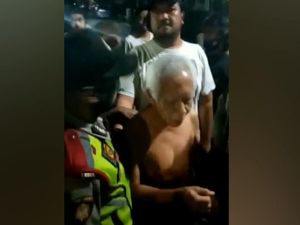 Video Detik-detik Pria di Bandung Diamankan Polisi, Diduga Hina Agama