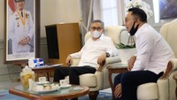 Wimboh Santoso berkunjung ke Bandung untuk melakukan pertemuan dengan pelaku usaha dalam rangka mendapatkan informasi langsung mengenai kondisi ekonomi dan identifikasi percepatan akses stimulus ekonomi untuk menggerakan sektor riil di Jawa Barat. ANTARA FOTO/HUMAS OJK