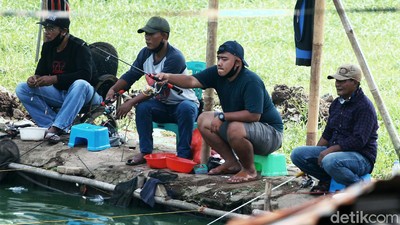Potret Para Pemancing Abaikan Protokol Kesehatan