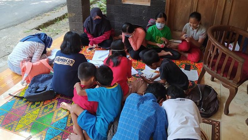 Suasana Belajar Online di Dusun Tlogosari, Magelang