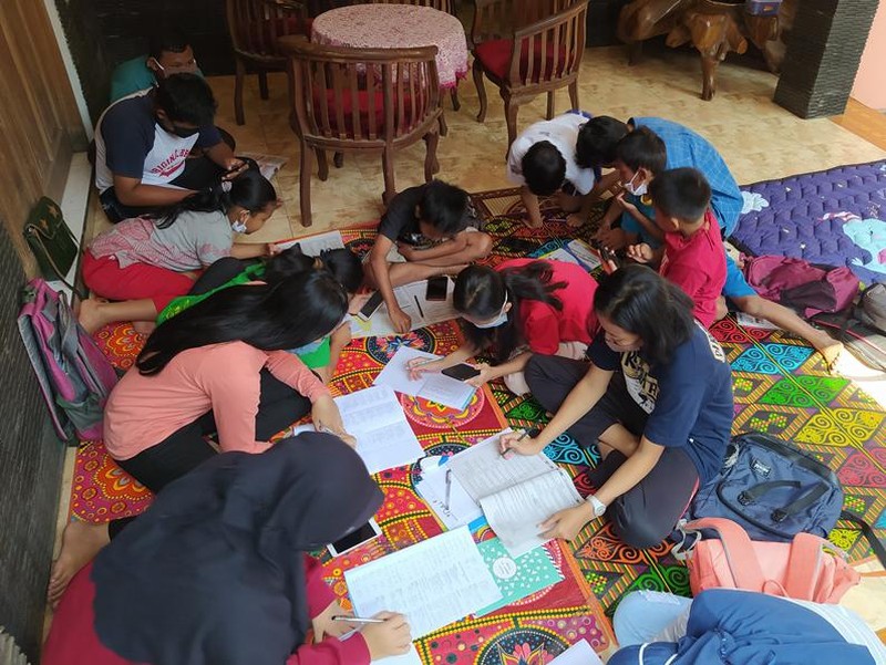 Suasana Belajar Online di Dusun Tlogosari, Magelang