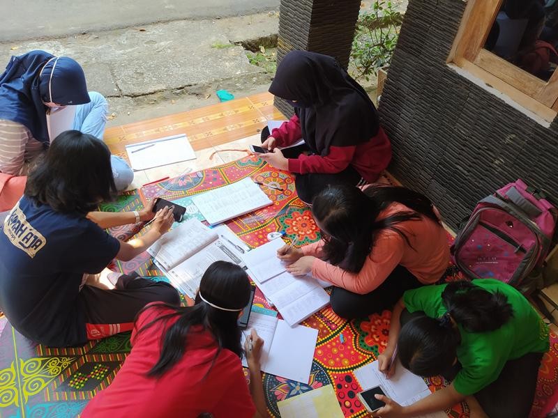 Suasana Belajar Online di Dusun Tlogosari, Magelang