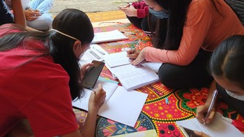 Pada saat pandemi ini, masyarakat bisa bahu membahu sesuai dengan apa yang dimiliki untuk mengatasi permasalahan belajar online. (Eko Susanto/detikcom)