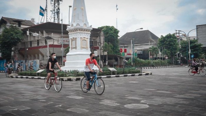 Bersepeda di Yogyakarta.