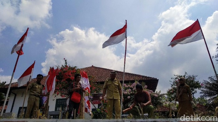 Acara Gebyar 10.001 Merah Putih di Kuningan.