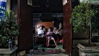 Pengelola Bank Sampah Majelis Taklim Kecamatan Koja, Gus In menuturkan tujuan penyedian WiFi bagi pelajar ini adalah semata-mata guna membantu meringankan beban orang tua.