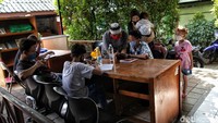 Seperti diketahui, pada sistem pembelajaran jarak jauh, kouta internet manjadi masalah bagi orang tua dan pelajar kurang mampu.