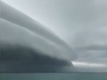 Video: Detik-detik Topan Wipha Bentuk Awan Tsunami di Langit China