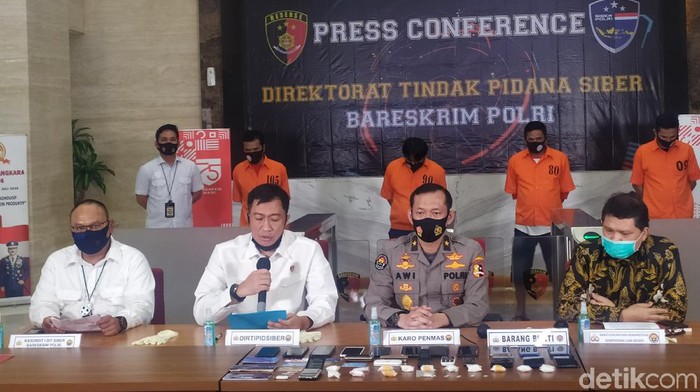 Bareskrim Polri mengungkap kasus penipuan dengan mencatut nama Menlu Retno Marsudi (Luqman Arun/detikcom)