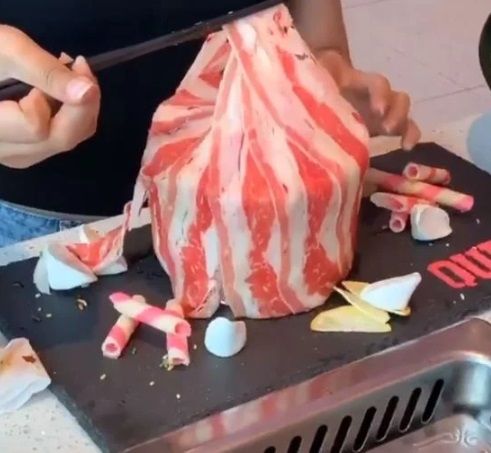 Lembaran Daging Dibentuk Seperti Kue Ultah