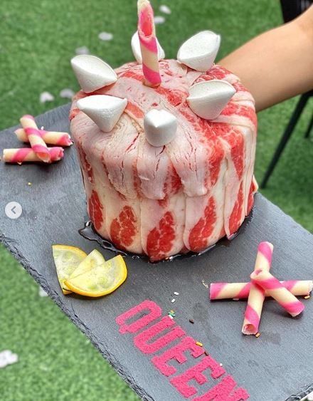 Lembaran Daging Dibentuk Seperti Kue Ultah