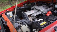 Model yang dijual satu ini menyimpan mesin diesel 4,2 liter 6 silinder di balik kap mesinnya. Dapur pacu itu dapat mengeluarkan 129 hp dan torsi 285 nm yang dikawinkan dengan transmisi manual 5 percepatan. Foto: motor1