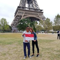 Di negara beribukota Paris itu Danil bekerja menjadi chef tetap di sebuah restoran besar. “Keluarga saya senang karena mereka suka dengan Danil. Mereka sudah tahu bahwa danil adalah laki laki yang baik dan tulus. Mereka langsung izinkan kami untuk menikah. Sekarang kami tinggal di Prancis, di kota Les Sables Dolonne, Perancis. Kami tinggal di sini sejak bulan Agustus 2019,” kata Clem. Foto: Instagram @danil_gustian_c.