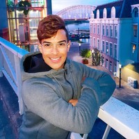 Selain gaya hidup sehatnya, hal utama yang tak kalah penting adalah punya mindset positif. Saya adalah bukti bahwa menjadi manusia bisa tetap dan merasa muda meski bertambah usia. Hal utama adalah menerima dan mencintai diri. Kamu baik bagi dirimu, pesannya yang tertuang dalam bukunya yang berjudul Young After 40. Foto: Instagram