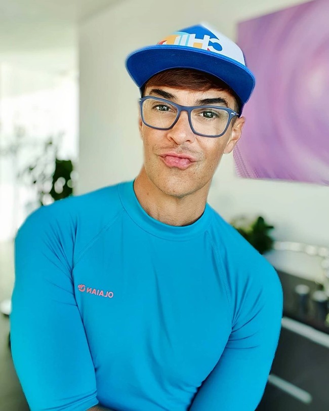 Inilah penampilan Edson yang seperti anak muda. Jadi anak kuliahan pun bahkan masih cocok. Foto: Instagram