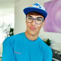 Inilah penampilan Edson yang seperti anak muda. Jadi anak kuliahan pun bahkan masih cocok. Foto: Instagram