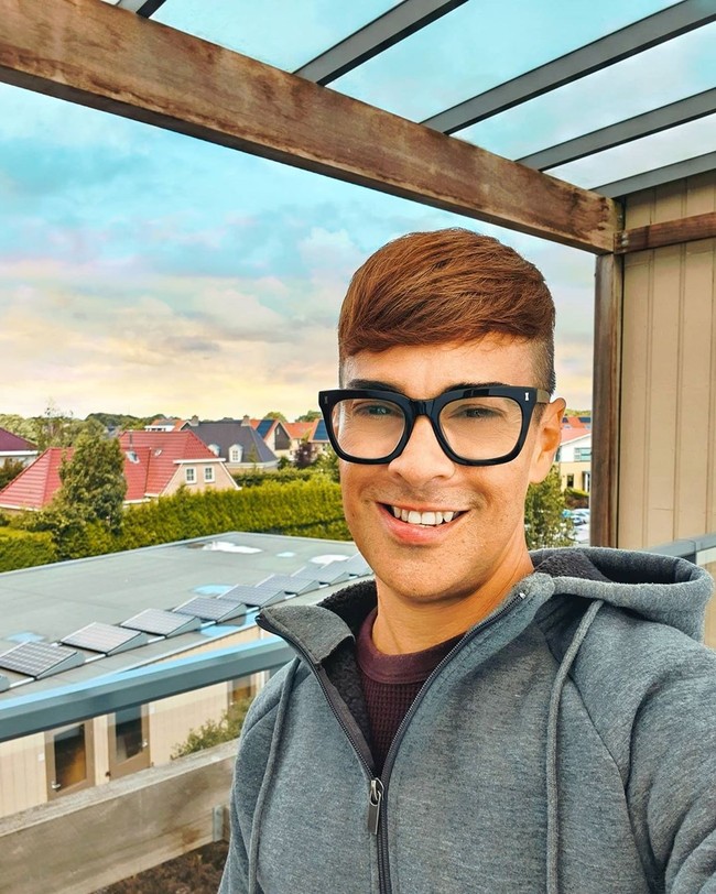 Aku mengatur untuk meraih goals dengan cara yang natural, banyak makan buah, sayur dan banyak minum air putih. Aku setiap hari menggunakan krim anti aging untuk kulitku untuk menjaga penampilan yang awet muda, jelasnya. Foto: Instagram